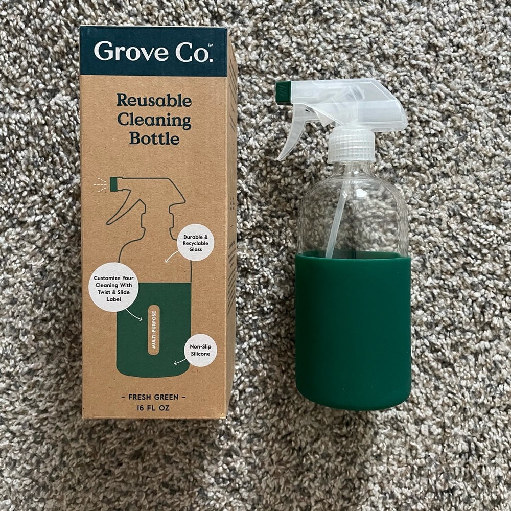 BRAND NEW reusable cleaning spray bottle